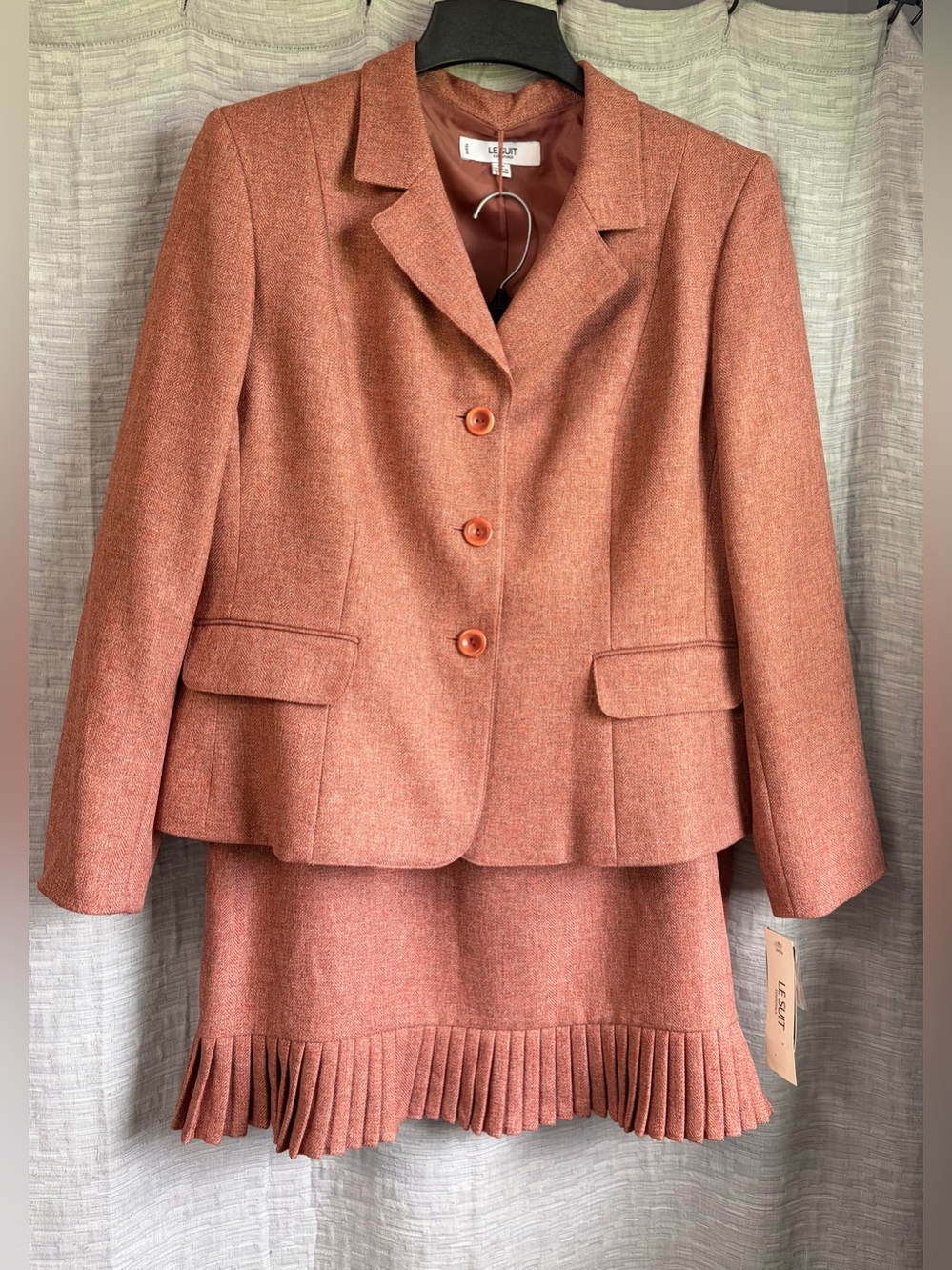 Le Suit NWT Instant Chic 2 piece skirt suit - 16 petite in the color rust, NWT